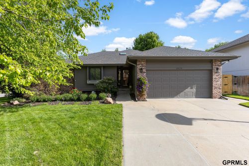 14124 Lillian Cir, Omaha, NE, 68138-6262 | Card Image
