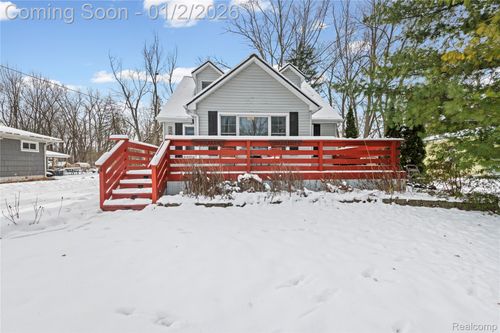 33685 Orangelawn St, Livonia, MI, 48150-2631 | Card Image