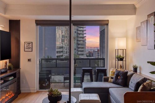 616-1225 Island, San Diego, CA, 92101 | Card Image