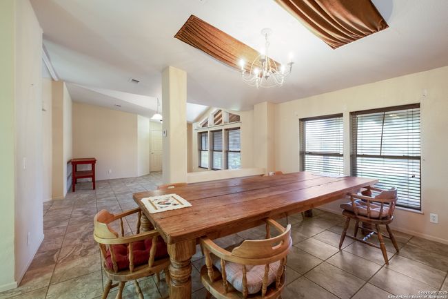 1075 Quail Run, House other with 3 bedrooms, 4 bathrooms and null parking in Lytle TX | Image 13