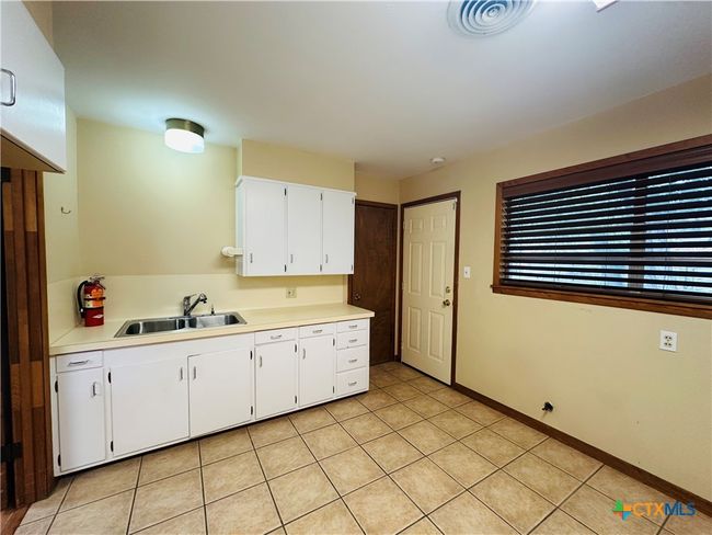 kitchen/break room | Image 7