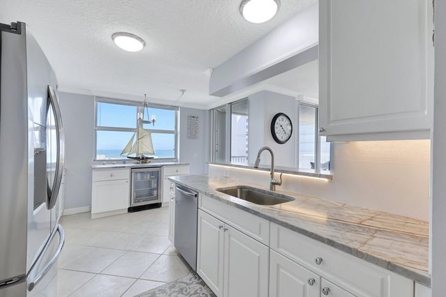 APT-1404 - 5049 N Highway A1a, Condo with 3 bedrooms, 2 bathrooms and null parking in Hutchinson Island FL | Image 25