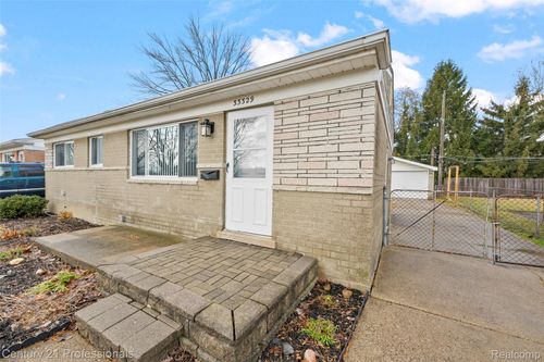 33329 Cheryl St, Clinton Township, MI, 48035-3930 | Card Image