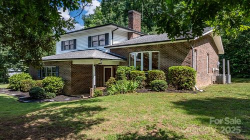 16 Saint Andrews Dr, Taylorsville, NC, 28681-3958 | Card Image