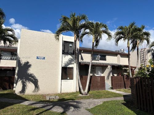 apt-202-10296 Nw 9th Street Cir, Miami, FL, 33172-3250 | Card Image