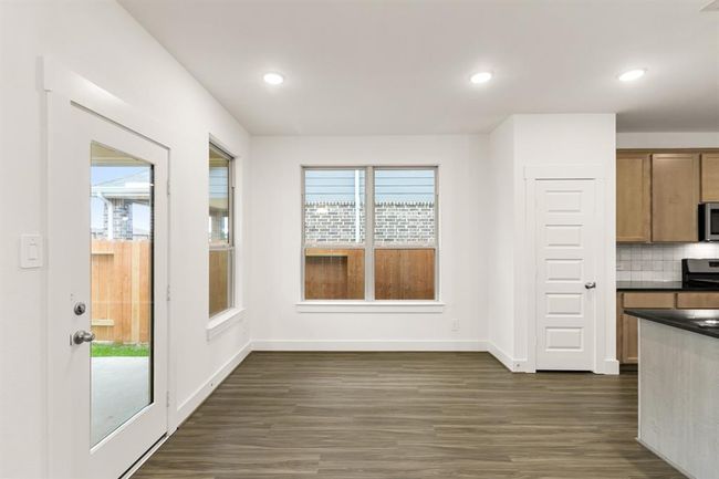 Large windows frame the space, allowing natural light to flood in, casting a cheerful ambiance that makes every meal feel special. | Image 9