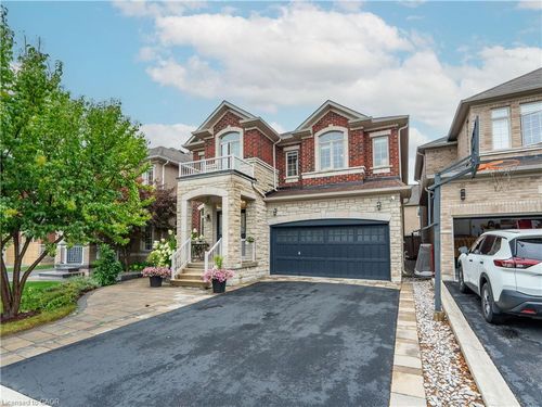19 Mcknight Ave, Hamilton, ON, L8B0R5 | Card Image