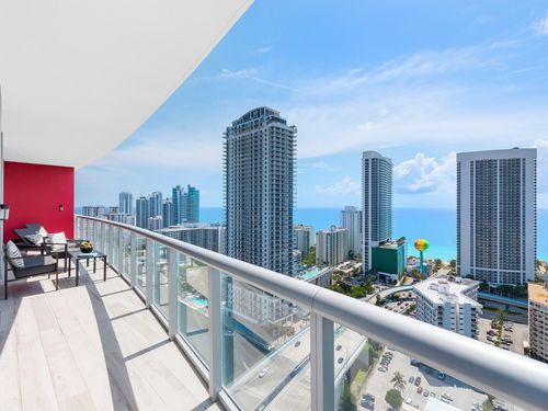 t3001-2600 E Hallandale Beach Blvd, Hallandale Beach, FL, 33009-4876 | Card Image