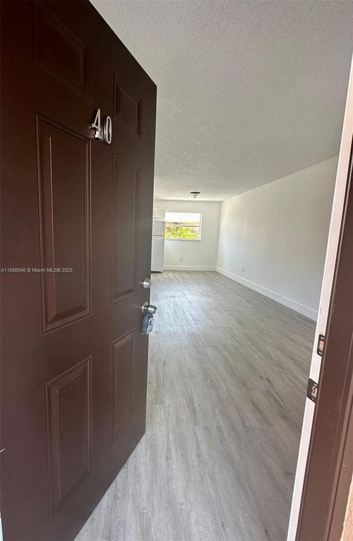 apt-40-5441 W 24th Ave, Hialeah, FL, 33016-4717 | Card Image