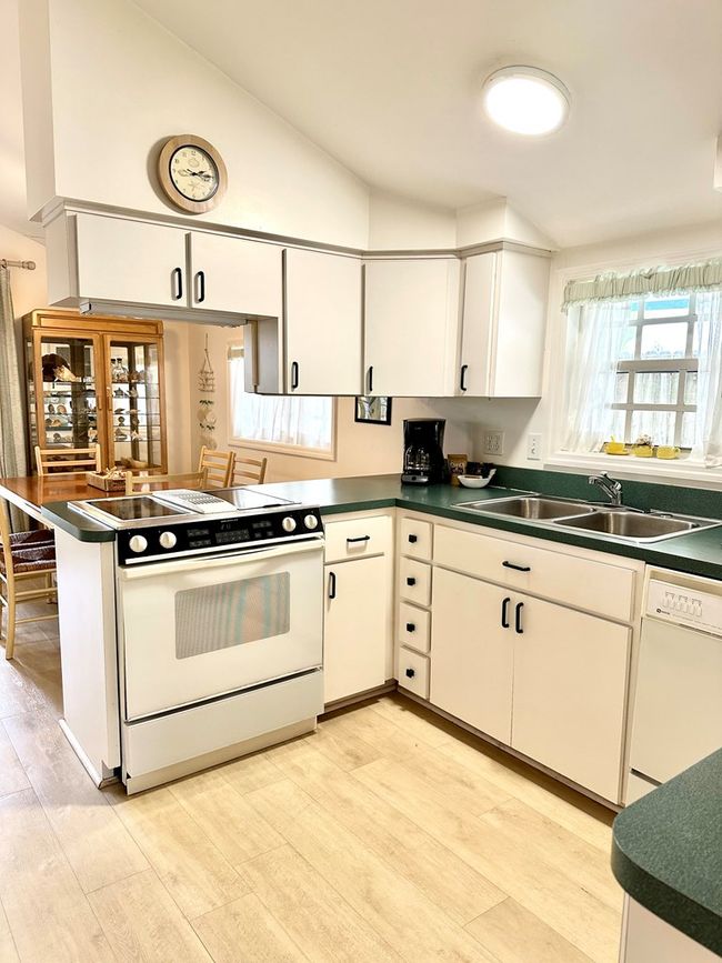 758 5 Th St, House other with 2 bedrooms, 2 bathrooms and 1 parking in CEDAR KEY FL | Image 13