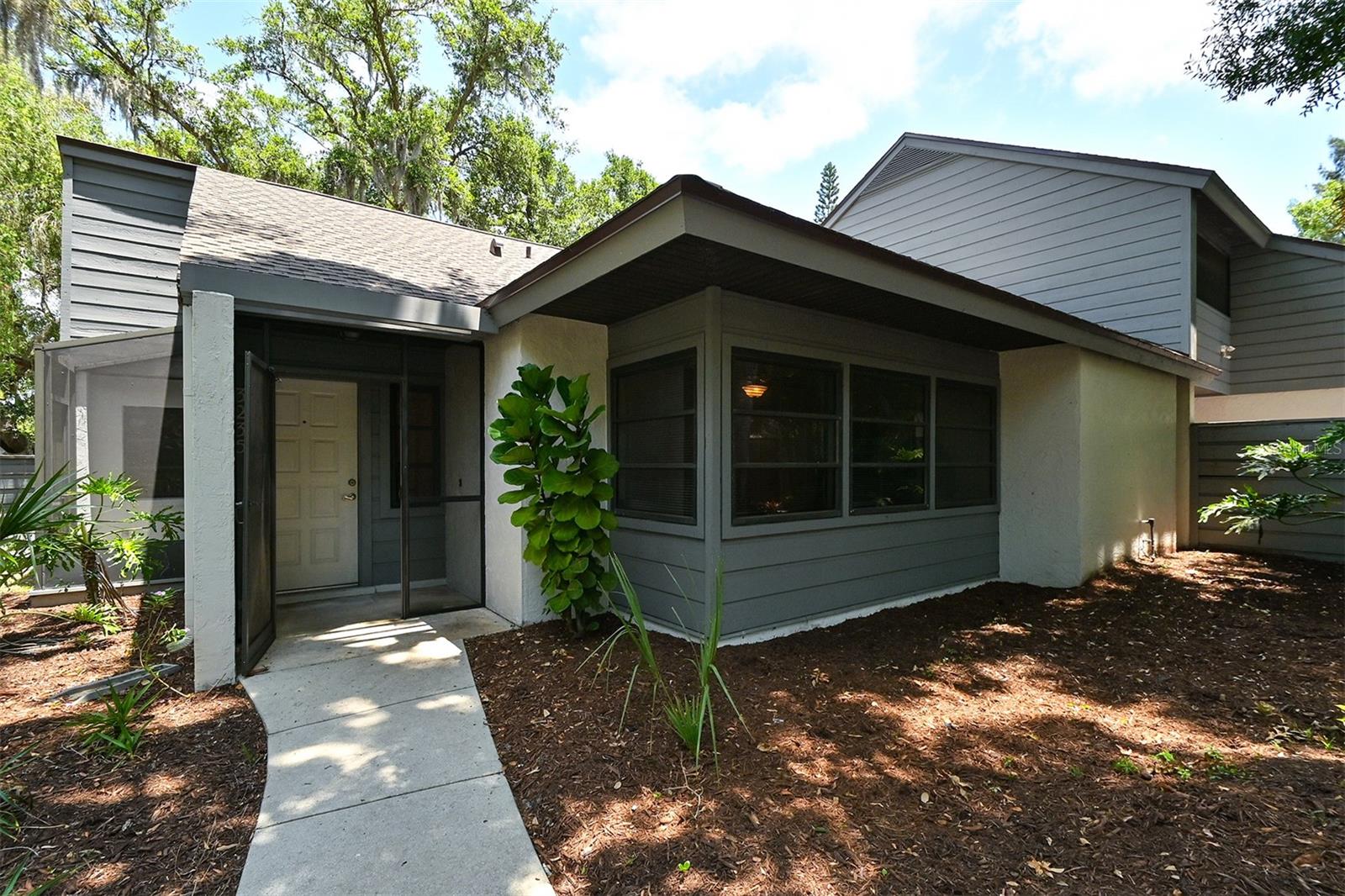 Golden Eagle Ln, Sarasota, FL 34231
