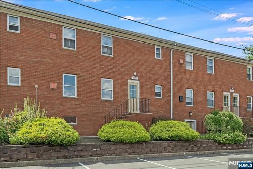 1132 Valley Rd, Wayne, NJ, 07470-2335 | Card Image