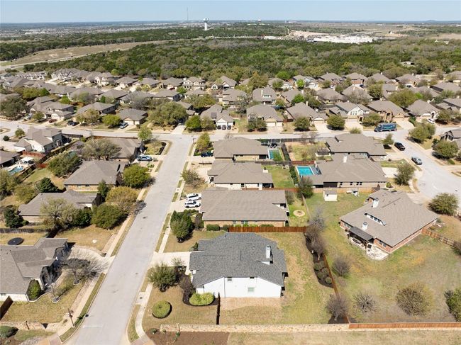 Aerial view with a residential view | Image 35