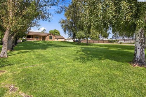 8607 Maple Dr, Pasco, WA, 99301-8219 | Card Image