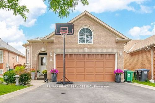 11 Arjay Trail, Brampton, ON, L6X4L9 | Card Image