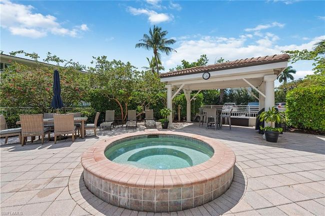APT-105 - 980 7 Th Ave, Condo with 1 bedrooms, 1 bathrooms and null parking in NAPLES FL | Image 4