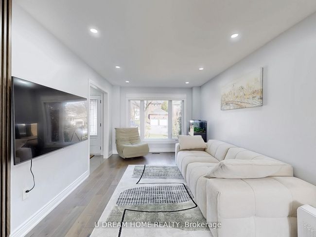 84 Autumn Way, House other with 4 bedrooms, 4 bathrooms and 4 parking in Aurora ON | Image 7
