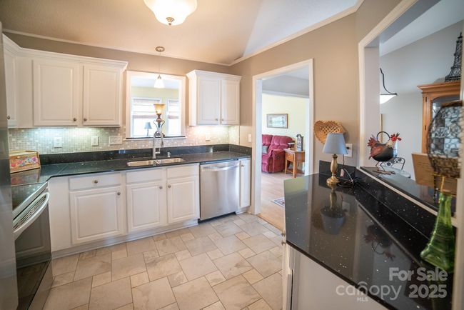 137 Lady Slipper Ln Sw, Townhouse with 3 bedrooms, 2 bathrooms and null parking in Valdese NC | Image 11