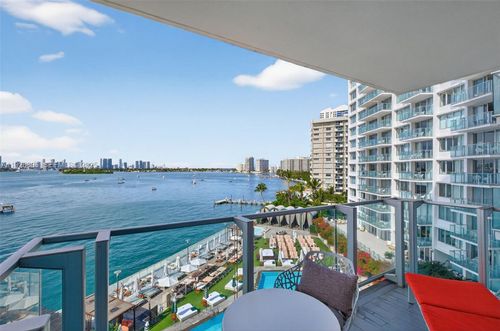 624-1100 West Ave, Miami Beach, FL, 33139-4749 | Card Image