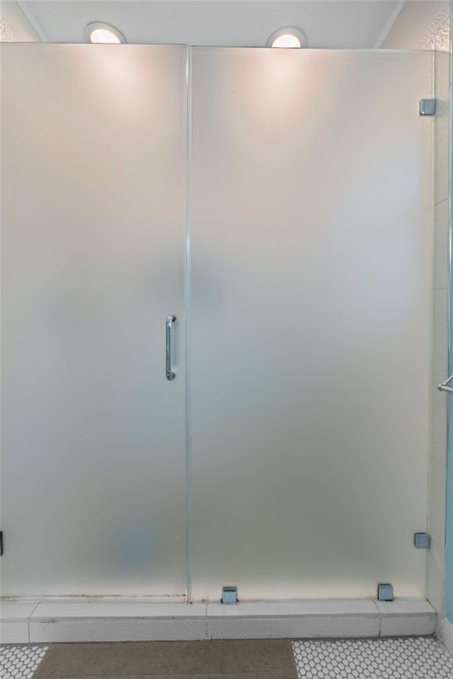 Walk-in shower | Image 18