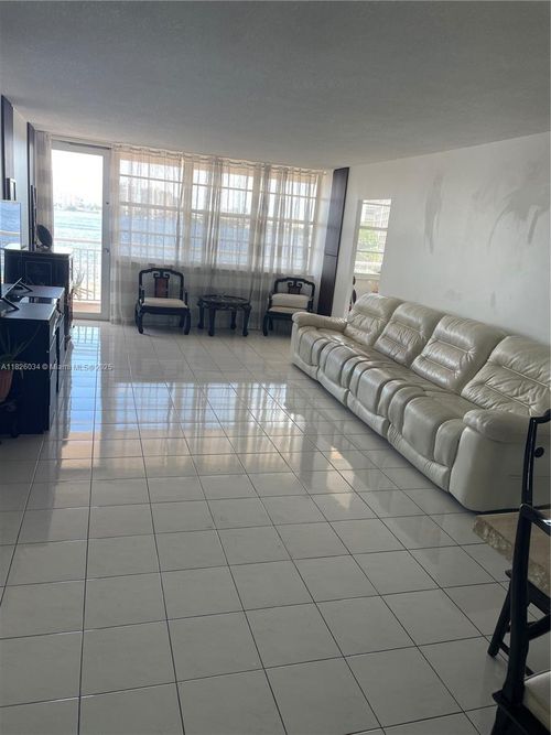 apt-320-251 174th St, Sunny Isles Beach, FL, 33160-3364 | Card Image