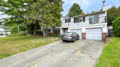 9392 139 St, Surrey, BC, V3V7K9 | Card Image