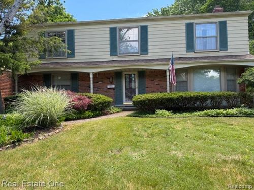 5135 Iron Gate Rd, Bloomfield Hills, MI, 48304-3737 | Card Image