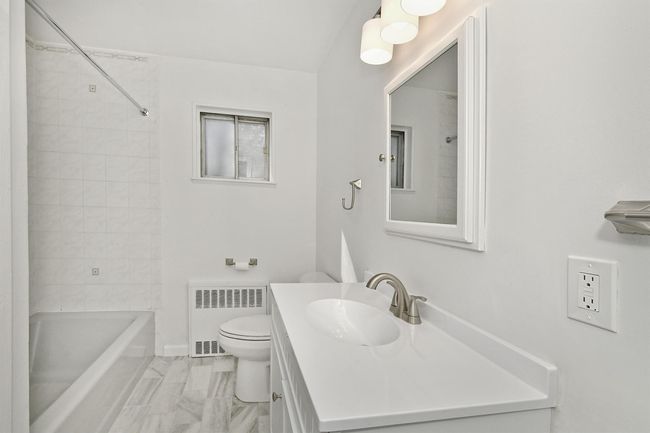APT-1 - 8 Harbor Hill Rd, Home with 3 bedrooms, 2 bathrooms and null parking in Glen Cove NY | Image 10