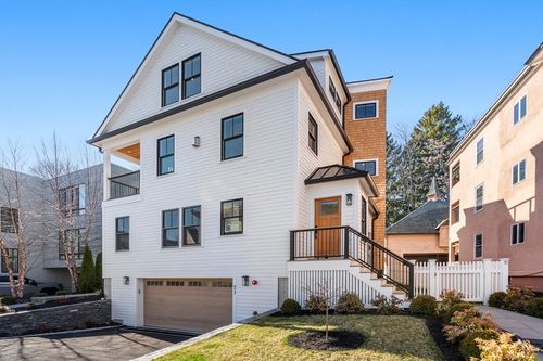 2-71 Greenough St, Brookline, MA, 02445-6152 | Card Image