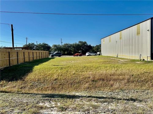829 S Terry St, Rockport, TX, 78382-4649 | Card Image