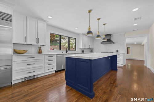 53 W Hill Cir, Stamford, CT, 06902-1729 | Card Image