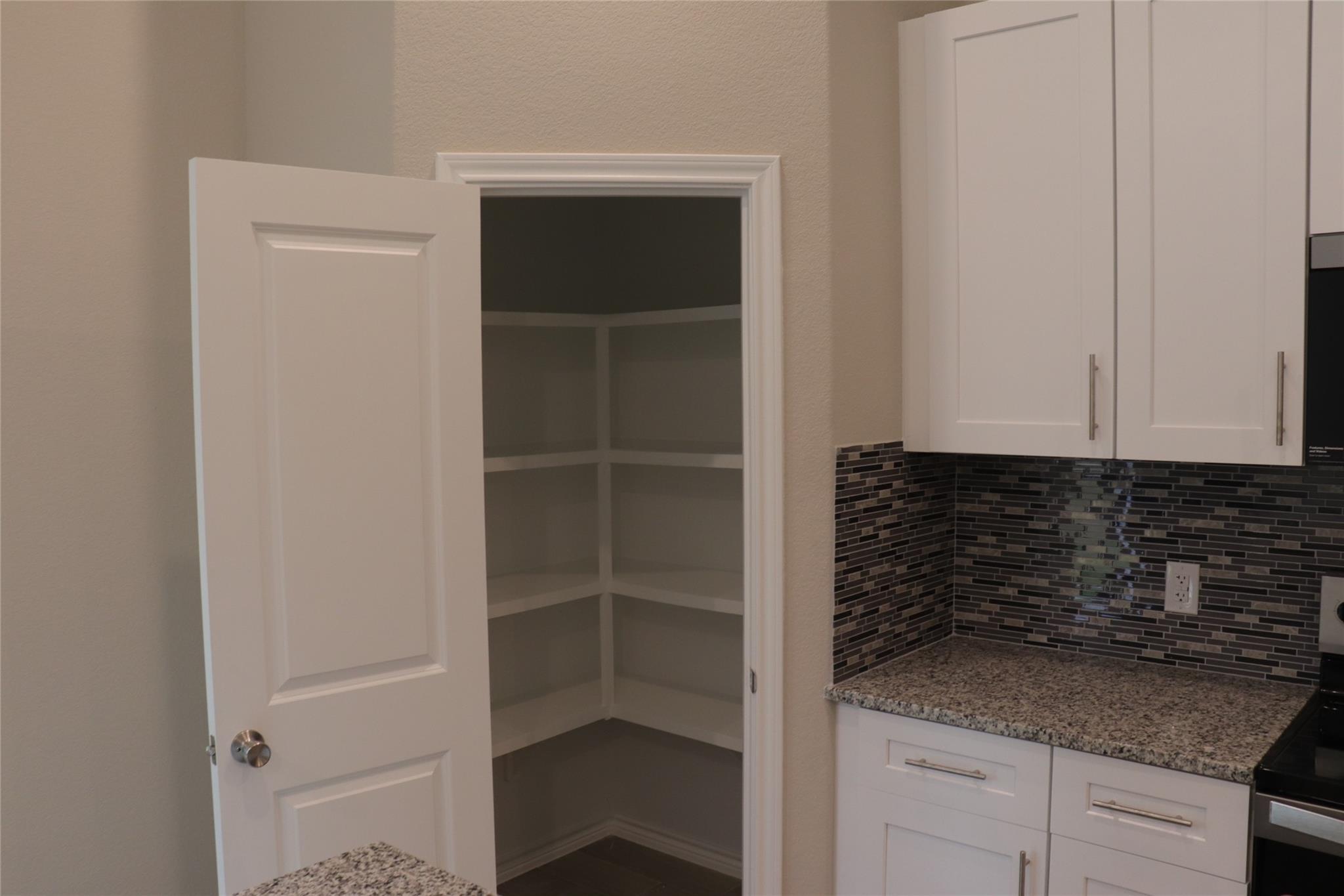 Residential Lease in Willis 5