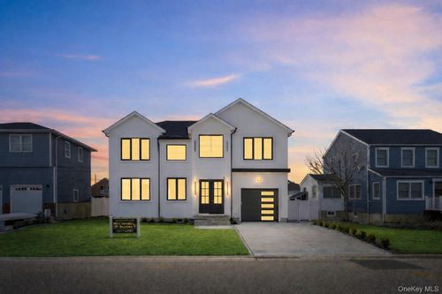 24 Midway St, Babylon, NY, 11702-4312 | Card Image