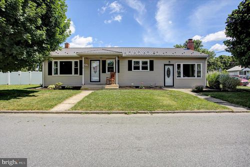 605 Prospect Ave, Shippensburg, PA, 17257-8988 | Card Image