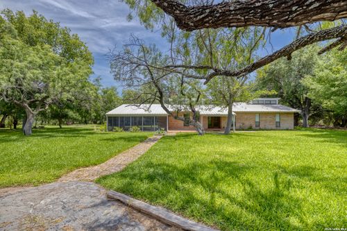 27 E Tanglewood Dr, Uvalde, TX, 78801 | Card Image