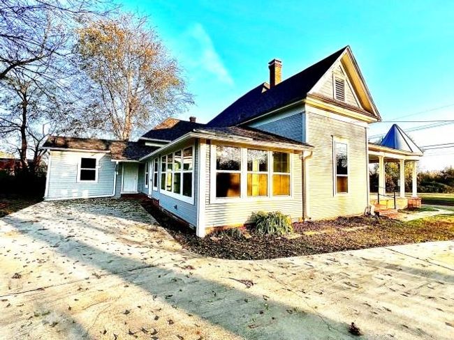 208 Daingerfield St, House other with 3 bedrooms, 2 bathrooms and null parking in Naples TX | Image 4