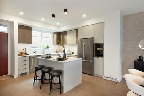 152-3535 Highland Dr, Coquitlam, BC, V3E0L8 | Card Image