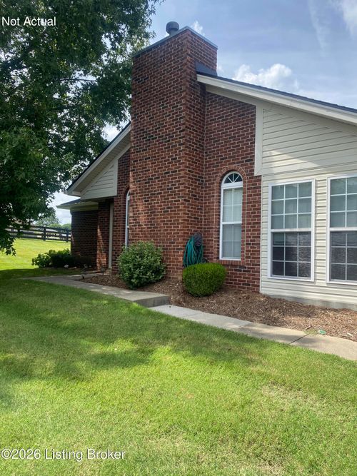 11305 Ridge Lake Dr, Louisville, KY, 40272-5204 | Card Image