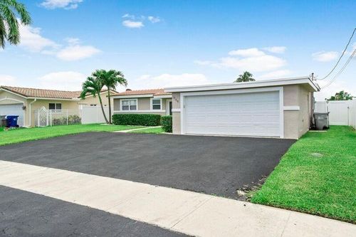 949 Se 10th Ct, Pompano Beach, FL, 33060-9536 | Card Image