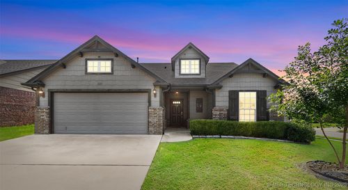 11105 N 145th East Pl, Owasso, OK, 74055-9416 | Card Image