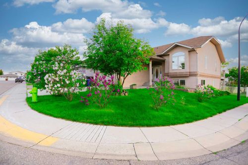 61 Leung Close, Red Deer, AB, T4R2W6 | Card Image