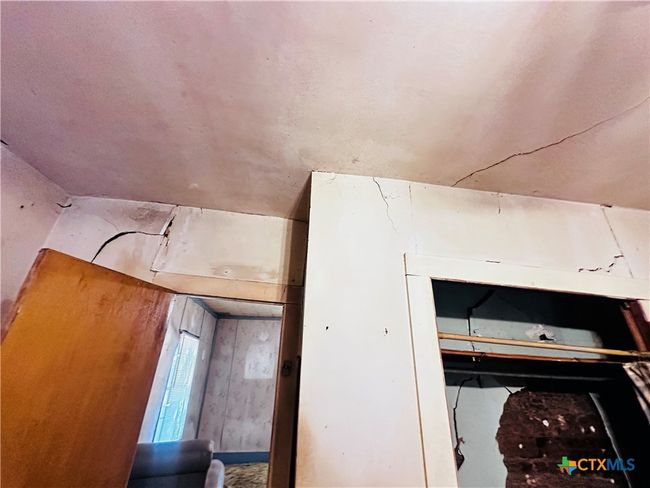 201 Maple St, House other with 3 bedrooms, 1 bathrooms and null parking in Yoakum TX | Image 10
