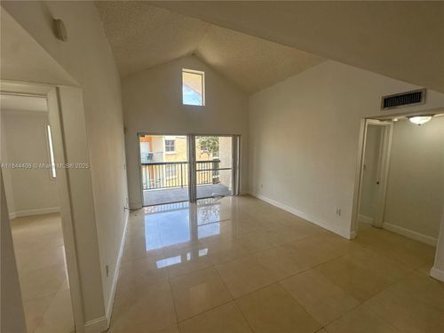apt-305-6292 Nw 186th St, Hialeah, FL, 33015-6038 | Card Image