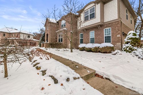 146 Crosbie Ct, Lake Orion, MI, 48362-2180 | Card Image