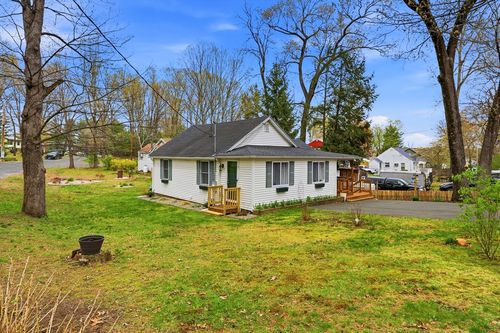 1 Echo Rd, Southwick, MA, 01077-9622 | Card Image