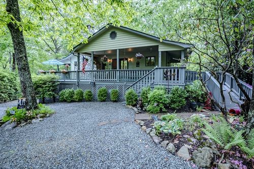 124 Laurel Brook Rd, Newland, NC, 28657-8339 | Card Image