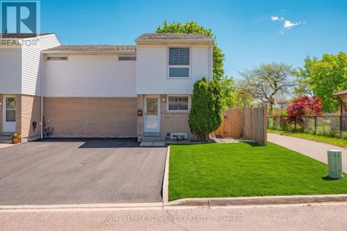 16 Gleneaden Crt, Brampton, ON, L6S2J7 | Card Image