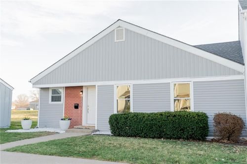 911 Se Hampton Ct, Lee's Summit, MO, 64063-4346 | Card Image