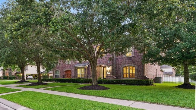 Amazing 4138 sf home with beautiful curb appeal | Image 44