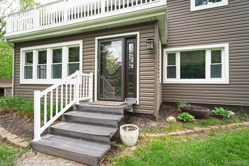 1190 Olander Dr, Lapeer, MI, 48446-9676 | Card Image